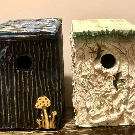 Nature inspired bird nesting box with 21mm hole for Bluetits