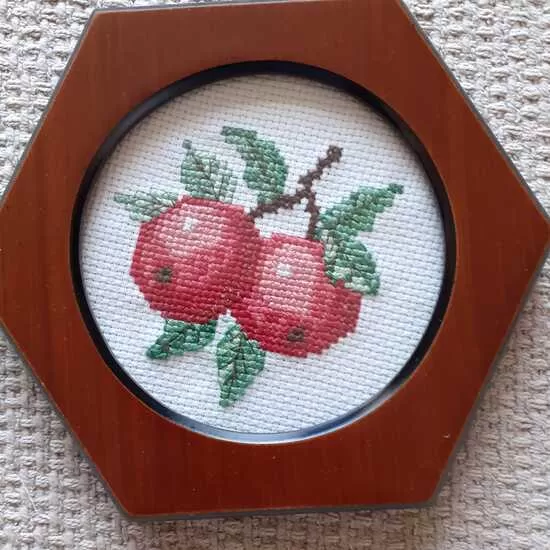 Embroidered trivet teapot stand