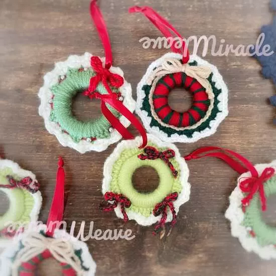 Christmas Wreath - Napkin Holder / Tree Ornament -