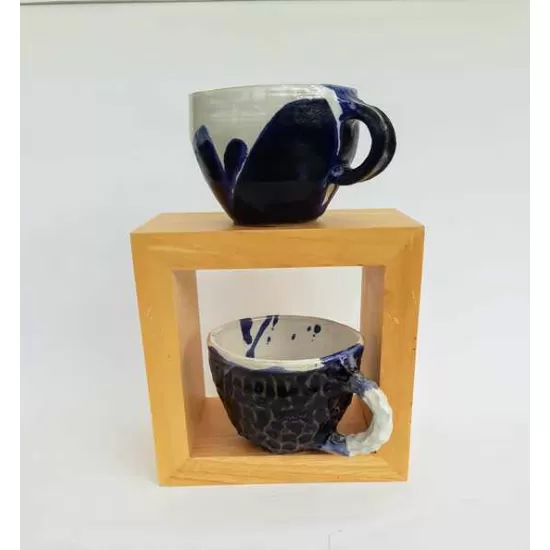 White/blue/red/black stoneware mugs